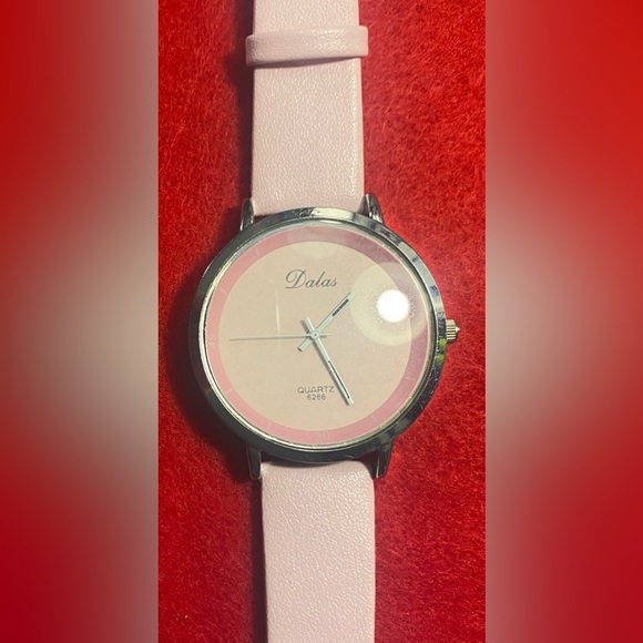 Dalas Watch Pink/Silver Large Face Faux Leather Band Vintage - Picture 3 of 5